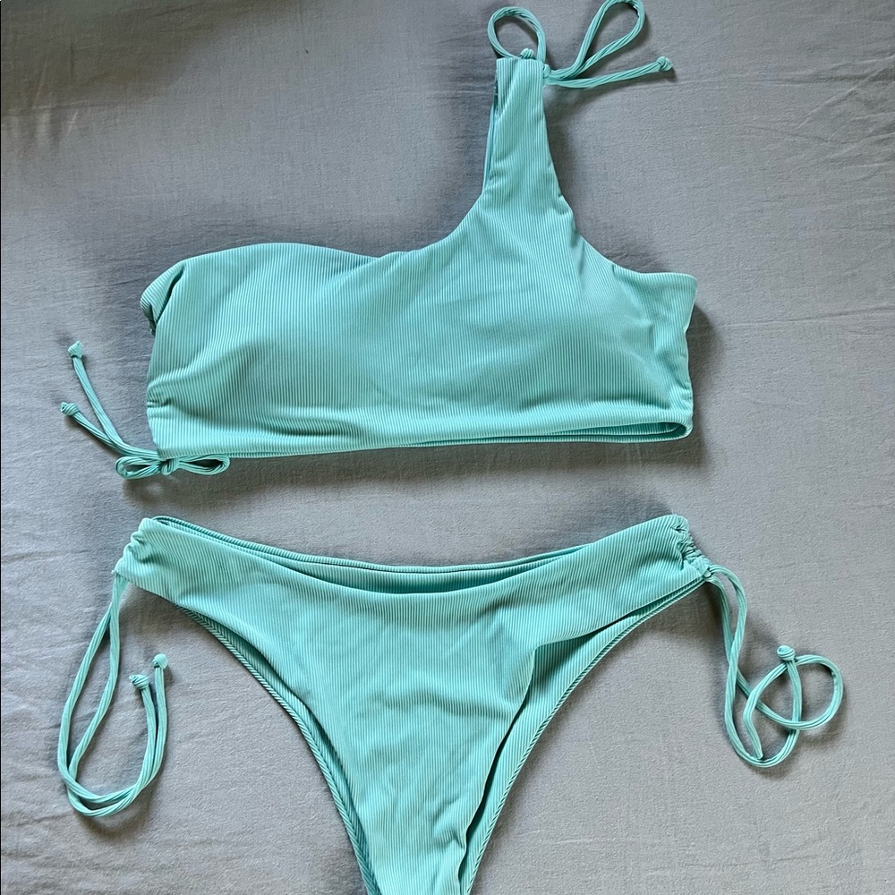 Ribbed one shoulder Bikini